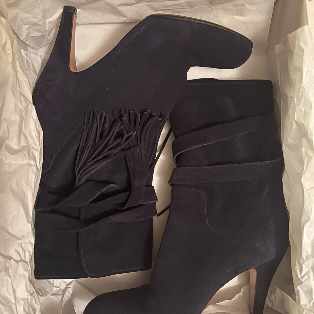 CHLOE blue suede boots with tassel accent